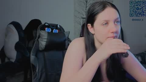 Snapshot of holy_kveta chatting on May 7, 2026, 2:39 am Kviki online show from May 7, 2026, 2:39 am