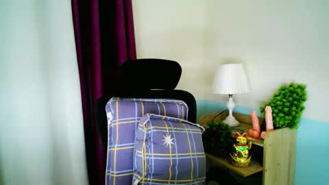 holy_maxine online show from February 8, 2026, 9:34 am