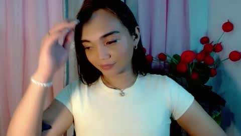 Snapshot of holy_shine chatting on December 20, 2025, 11:23 pm Bella online show from December 20, 2025, 11:23 pm