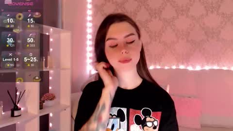 Mia online show from September 19, 2025, 3:30 am