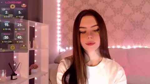 Mia online show from October 2, 2025, 3:35 am