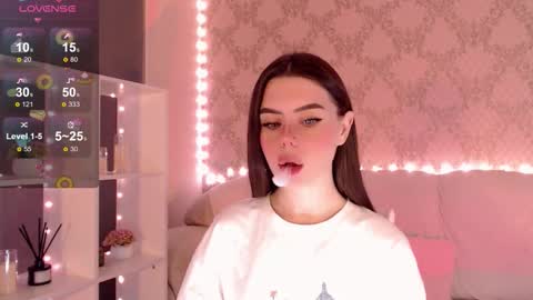 Mia online show from October 14, 2025, 3:29 am