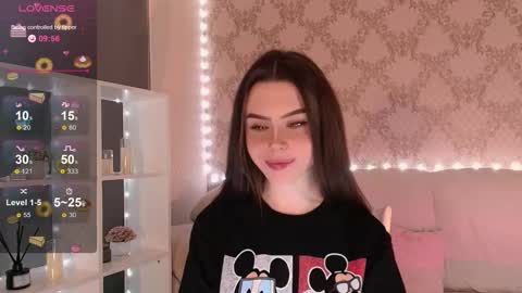 Mia online show from December 1, 2025, 3:55 am