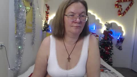 Snapshot of holymilfa chatting on December 22, 2024, 11:22 am holymilfa online show from December 22, 2024, 11:22 am