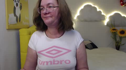 Snapshot of holymilfa chatting on February 8, 2025, 5:18 pm holymilfa online show from February 8, 2025, 5:18 pm