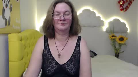 Snapshot of holymilfa chatting on February 9, 2025, 10:53 am holymilfa online show from February 9, 2025, 10:53 am