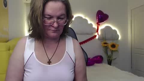 Snapshot of holymilfa chatting on February 20, 2025, 10:59 am holymilfa online show from February 20, 2025, 10:59 am