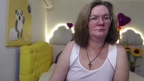 Snapshot of holymilfa chatting on February 21, 2025, 2:48 pm holymilfa online show from February 21, 2025, 2:48 pm