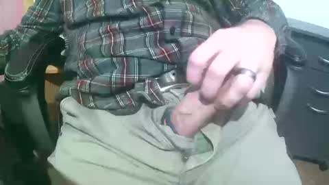 Snapshot of home_office_perks chatting on October 13, 2025, 4:40 pm Neal online show from October 13, 2025, 4:40 pm