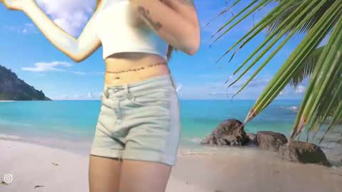 honeeeey_ online show from October 15, 2025, 11:05 pm