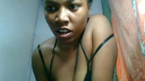Snapshot of honeria98 chatting on June 17, 2026, 7:37 pm honeria98 online show from June 17, 2026, 7:37 pm