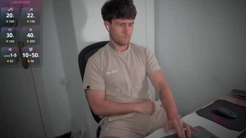 Snapshot of honestandrew chatting on April 28, 2026, 2:55 pm Andrew online show from April 28, 2026, 2:55 pm