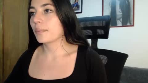 Honey Aynu online show from April 18, 2026, 7:58 pm