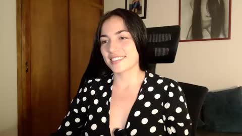 Honey Aynu online show from April 21, 2026, 8:23 pm