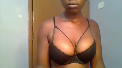 honey_beb online show from February 20, 2025, 7:34 am