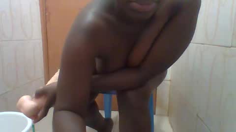 Snapshot of honey_beb chatting on December 18, 2025, 10:16 pm honey_beb online show from December 18, 2025, 10:16 pm