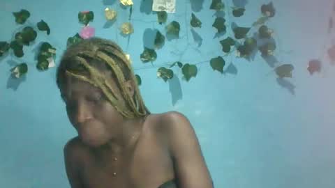 Queen online show from October 15, 2025, 9:04 pm