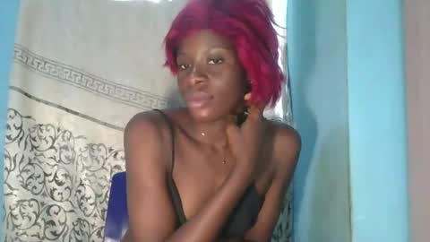 Snapshot of honey_bug2 chatting on April 3, 2026, 8:56 am Queen online show from April 3, 2026, 8:56 am