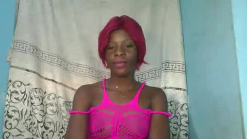 Snapshot of honey_bug2 chatting on April 5, 2026, 7:49 am Queen online show from April 5, 2026, 7:49 am
