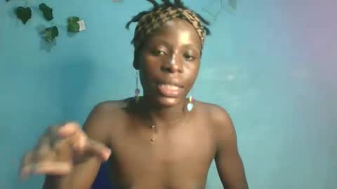 Snapshot of honey_bug2 chatting on April 17, 2026, 10:24 pm Queen online show from April 17, 2026, 10:24 pm