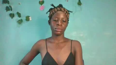 Snapshot of honey_bug2 chatting on April 18, 2026, 3:27 pm Queen online show from April 18, 2026, 3:27 pm