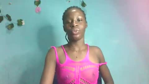 Snapshot of honey_bug2 chatting on May 4, 2026, 10:17 pm Queen online show from May 4, 2026, 10:17 pm