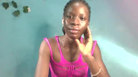 Snapshot of honey_bug2 chatting on May 7, 2026, 7:14 am Queen online show from May 7, 2026, 7:14 am