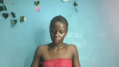 Snapshot of honey_bug2 chatting on May 18, 2026, 8:47 pm Queen online show from May 18, 2026, 8:47 pm