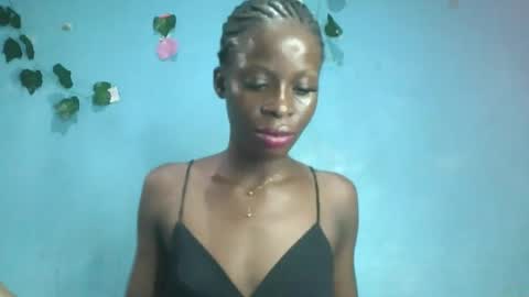 Snapshot of honey_bug2 chatting on May 24, 2026, 5:56 am Queen online show from May 24, 2026, 5:56 am