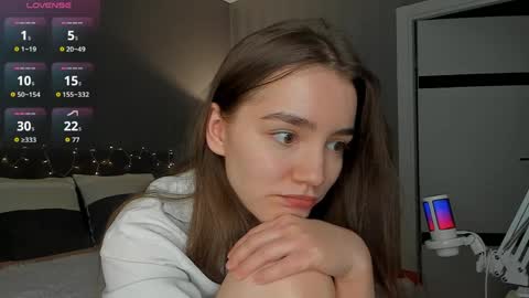 Snapshot of honey_chantal chatting on April 23, 2026, 7:27 pm Chantal online show from April 23, 2026, 7:27 pm