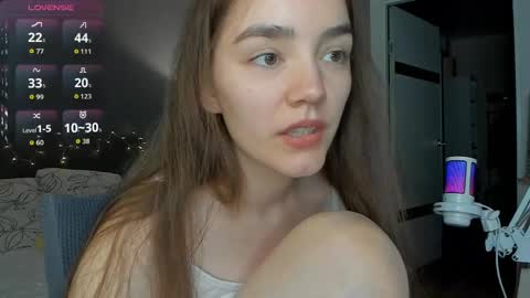 Snapshot of honey_chantal chatting on June 8, 2026, 9:04 pm Chantal online show from June 8, 2026, 9:04 pm
