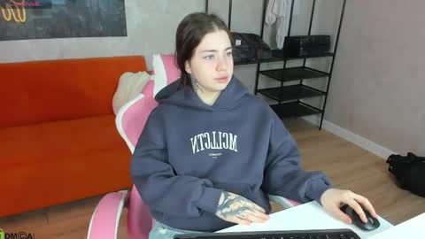 Snapshot of honey_cherrry chatting on April 19, 2026, 3:50 am Honey online show from April 19, 2026, 3:50 am