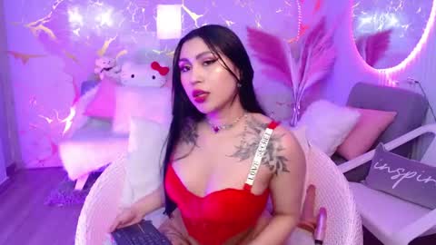 honey_doll_x online show from April 15, 2026, 4:08 am