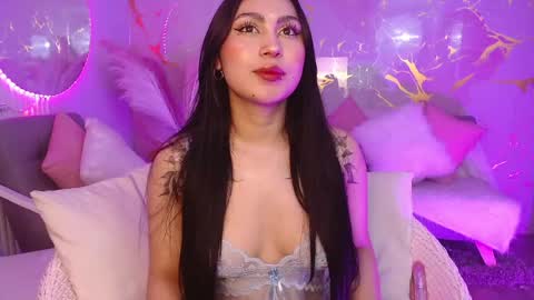 honey_doll_x online show from April 23, 2026, 4:35 am