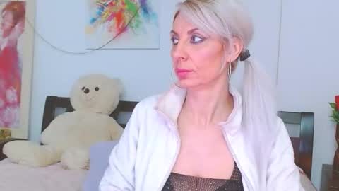 honey_lara online show from February 15, 2026, 8:13 am