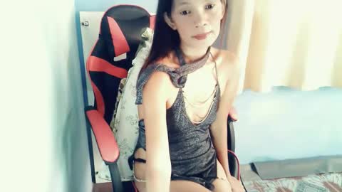Snapshot of honey_mollyxx chatting on April 24, 2026, 11:51 pm honey_mollyxx online show from April 24, 2026, 11:51 pm