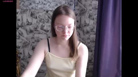 Snapshot of honey_mood chatting on December 26, 2024, 9:22 am Lina online show from December 26, 2024, 9:22 am
