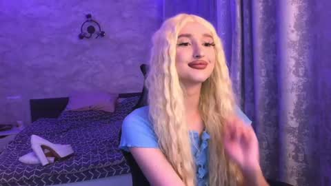 honey_sunset online show from September 14, 2025, 5:34 pm