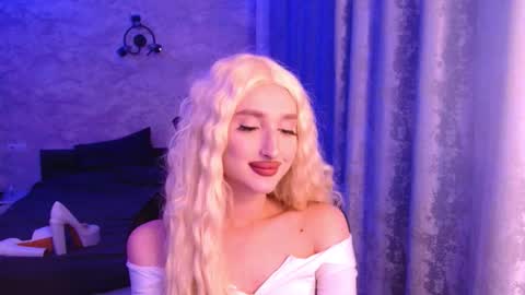 honey_sunset online show from October 1, 2025, 6:25 pm