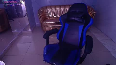 HONEY  online show from November 10, 2025, 2:05 pm