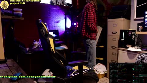 Honey and Bear online show from December 20, 2024, 5:08 pm