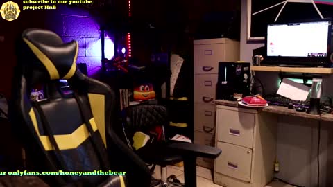Honey and Bear online show from December 21, 2024, 4:30 am