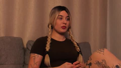 Snapshot of honeybae01 chatting on October 29, 2025, 3:47 pm Mary online show from October 29, 2025, 3:47 pm