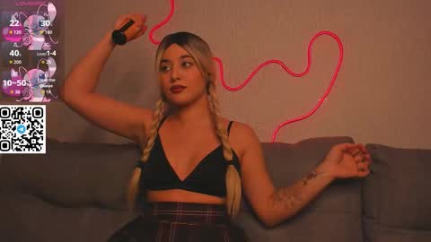 Snapshot of honeybae01 chatting on October 30, 2025, 9:04 pm Mary online show from October 30, 2025, 9:04 pm