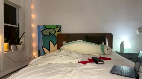 honeybbxx online show from February 16, 2025, 2:53 am