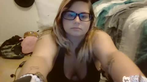 HoneyBear online show from October 22, 2025, 1:50 am