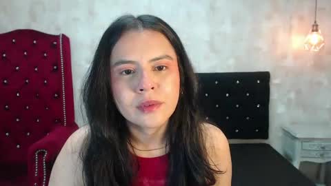 Snapshot of honeybuu_ chatting on April 30, 2026, 3:07 pm Emily online show from April 30, 2026, 3:07 pm