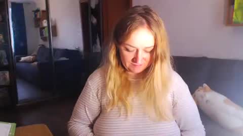 Snapshot of honeydewmolly chatting on November 27, 2025, 11:34 am HoneydewMolly online show from November 27, 2025, 11:34 am