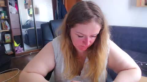 Snapshot of honeydewmolly chatting on April 1, 2026, 11:11 am HoneydewMolly online show from April 1, 2026, 11:11 am