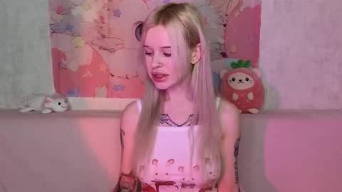 Snapshot of honeygold__ chatting on December 23, 2025, 3:59 am Lisa online show from December 23, 2025, 3:59 am